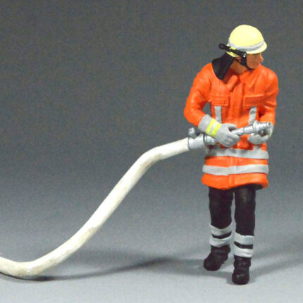 Brandweer man met brandslang