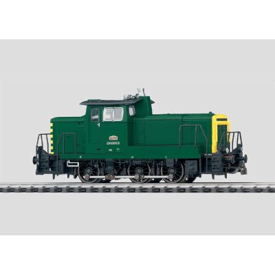 37653