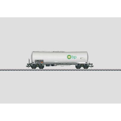 47562